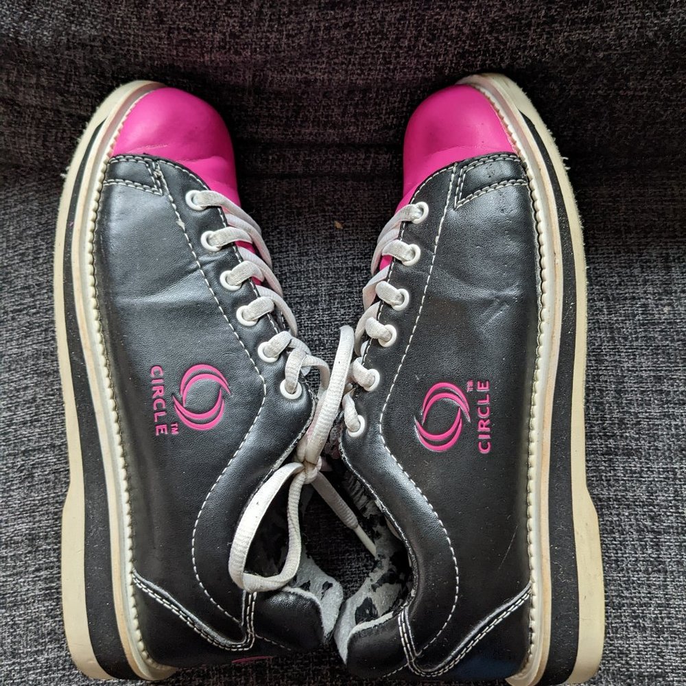 Circle bowling shoes pink and black.